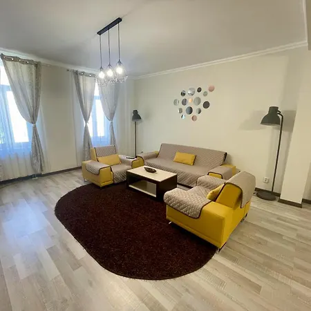 Enjoy - Spacious Retreat In Our